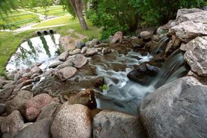 cachoeira no parque crescente em moose jaw saskatchewan foto