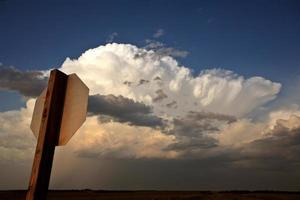 nuvens de tempestade sobre Saskatchewan foto