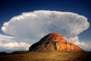 Butte do castelo no grande vale lamacento de saskatchewan foto