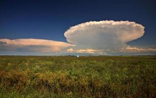 nuvens de tempestade sobre Saskatchewan foto