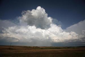 nuvens de tempestade sobre Saskatchewan foto