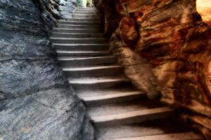 escadas de pedra em athabasca cai no parque nacional de jasper foto