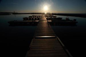 marina na ilha hecla em manitoba ao nascer do sol foto