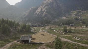 casas antigas no alto das montanhas foto