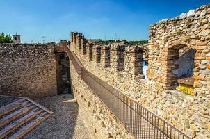 desenzano del garda, itália, 11 de setembro de 2019 castelo medieval castello di desenzano foto