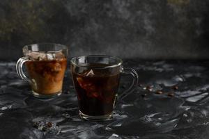 duas tampas de café foto