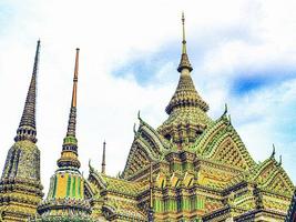 antigo pagode no templo wat pho arquitetura histórica em bangkok tailândia marco viagem atração.