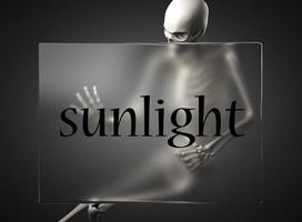 palavra de luz solar em vidro e esqueleto foto