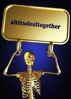 palavra altitudetogether e esqueleto dourado foto