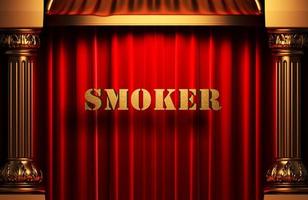 palavra dourada de fumante na cortina vermelha foto