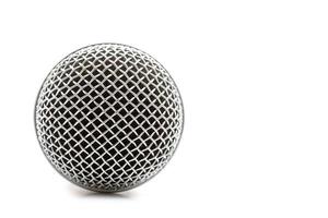novo microfone sem fio isolado no fundo branco foto