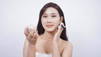 beleza asiática parece maquiagem isolada no fundo branco