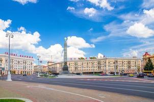 minsk, bielorrússia, 26 de julho de 2020, quadrado da vitória em minsk foto