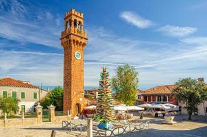 murano, itália, 14 de setembro de 2019 murano clock tower torre dell'orologio of san stefano church foto