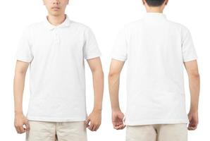 jovem com maquete de camiseta pólo em branco na frente e atrás, usado como modelo de design, isolado no fundo branco com traçado de recorte foto