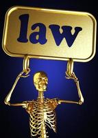 palavra de lei e esqueleto dourado foto