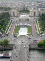 palácio palais de chaillot visto do tour torre eiffel paris foto