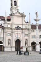 praça piazza dell annunziata em venaria reale com nativita di foto