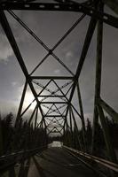 ponte sobre o rio churchill em corredeiras de lontra foto