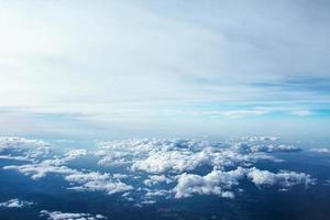 bela vista incrível para o céu da aeronave foto