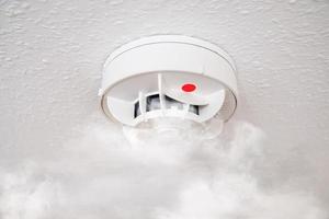 detector de fumaça ou alarme de incêndio foto