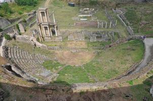 teatro romano em volterra foto