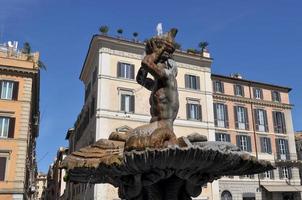 fonte de tritão, roma foto