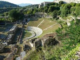 teatro romano em sessa aurunca foto