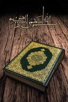 bismillah significa em nome de Allah arte árabe com Alcorão Livro Sagrado dos Muçulmanos item público de todos os muçulmanos. foto