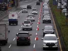 jacarta, indonésia, 2022-tráfego na rodovia jacarta foto