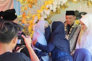 Cianjur regency, west java, indonésia em 12 de junho de 2021, a cultura das oferendas no casamento. cultura de casamento de muçulmanos da indonésia foto