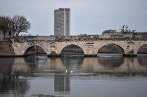 ponte romana em rimini foto