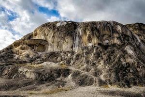 grande monte em fontes termais de mamute foto