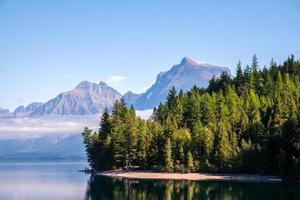 vista do lago mcdonald em montana foto