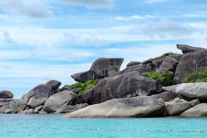 marco da rocha do pato donald na ilha similan foto