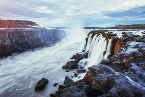 vistas fantásticas da cachoeira selfoss no parque nacional vatnaj foto