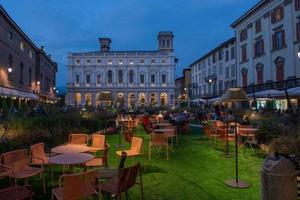 bergamo itália setembro 2018 cidade velha em uma cidade alta transformada em jardim botânico para os mestres da paisagem foto