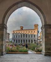 bergamo itália setembro 2018 cidade velha em uma cidade alta transformada em jardim botânico para os mestres da paisagem foto