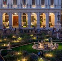 bergamo itália setembro 2018 cidade velha em uma cidade alta transformada em jardim botânico para os mestres da paisagem foto