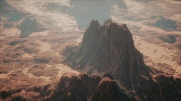 buttes do deserto com céu azul em utah foto