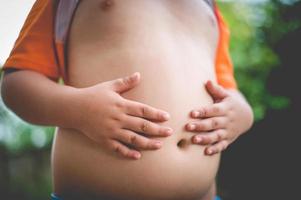 pessoas que sofrem de depressão peso no conceito de comida as pessoas têm gordura na barriga foto