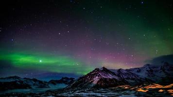 luzes do norte sul da islândia foto