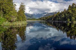 lago matheson na nova zelândia foto