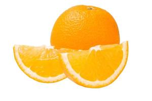 fruta laranja em fundo branco foto