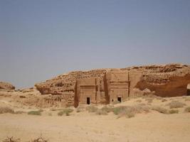 madain saleh - a silenciosa cidade do deserto da arábia saudita foto