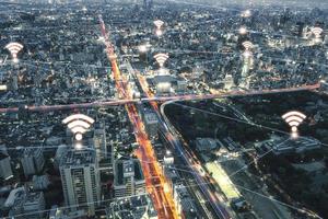 cidade de osaka no conceito de rede cibernética. foto