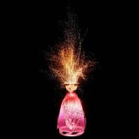 vagens de luz saem da garrafa que brilha como mágica. poeira fluorescente multicolorida. partículas abstratas de glitter roxo, rosa, vermelho e azul. renderização em 3D foto