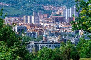 vista da cidade da cidade de bilbao espanha, destinos de viagem foto