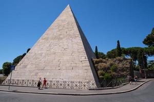 caio cestio pirâmide roma lazio itália foto