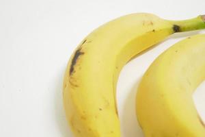 duas bananas das Ilhas Canárias contra um fundo branco foto